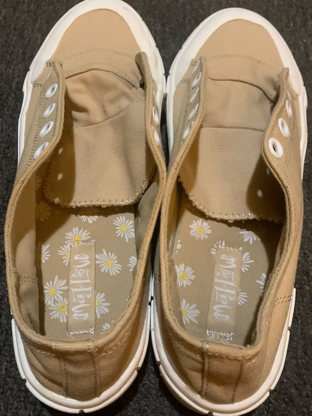Women Mad Love Fran Tan Canvas Sneaker With a White Platform Sole Sz.9